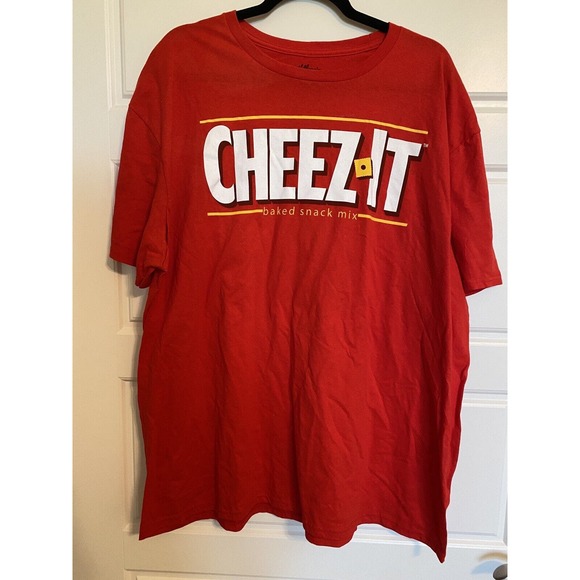 Kelloggs Red CHEEZ-IT snack Mix Logo Men's Red Short Sleeve T-shirt Tee Size 2XL - Picture 1 of 6